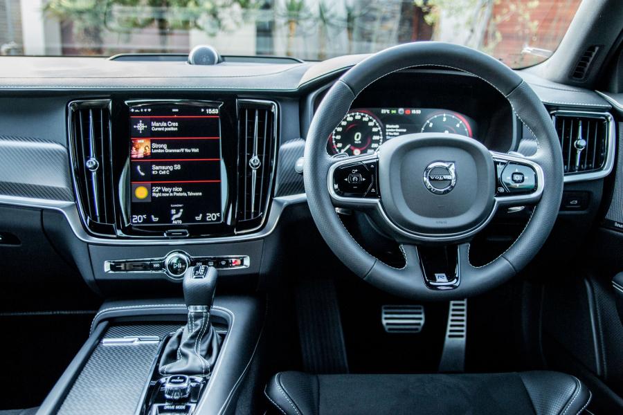 Торпедо Volvo S90 D5 R-Design 2017 года  (ZA) (фото 5 из 12)